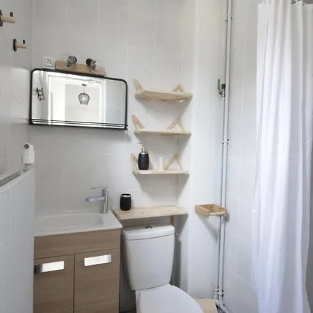 Charming Studio Between Thermal Baths And City Center アパート